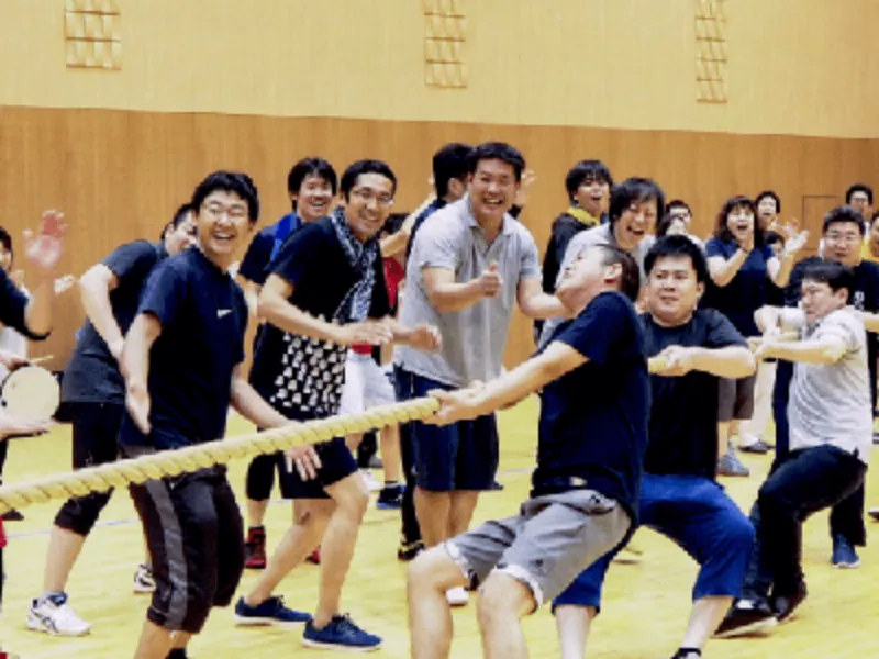 法人内スポーツ大会の開催の様子 綱引き 写真